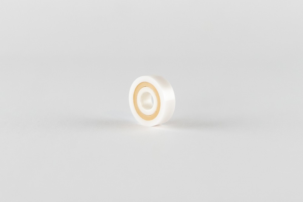 Miniature ceramic bearing sealed in zirconia